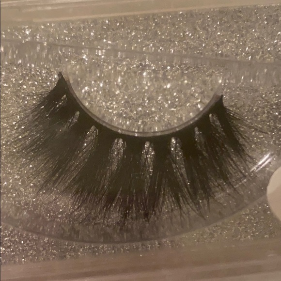Mink lashes - Picture 2 of 2